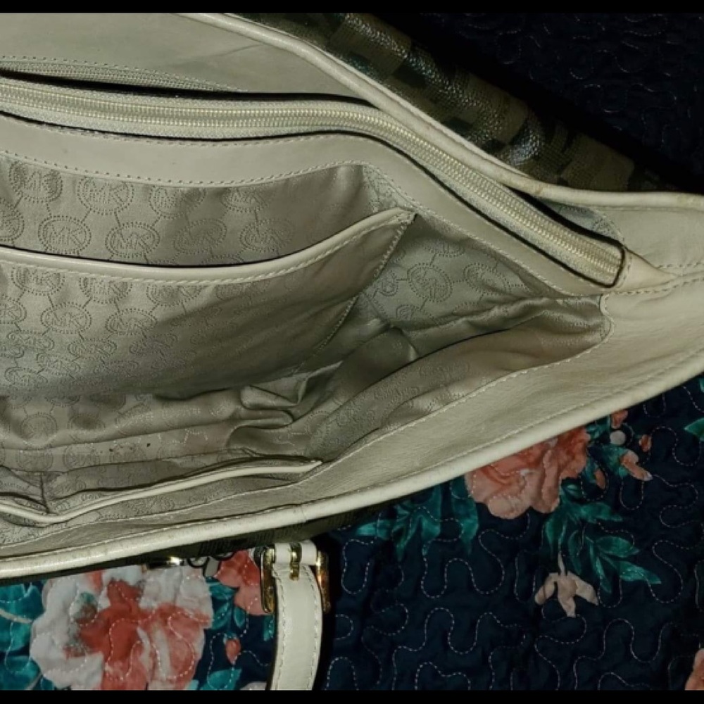 Michael Korda Purse - Picture 5 of 5